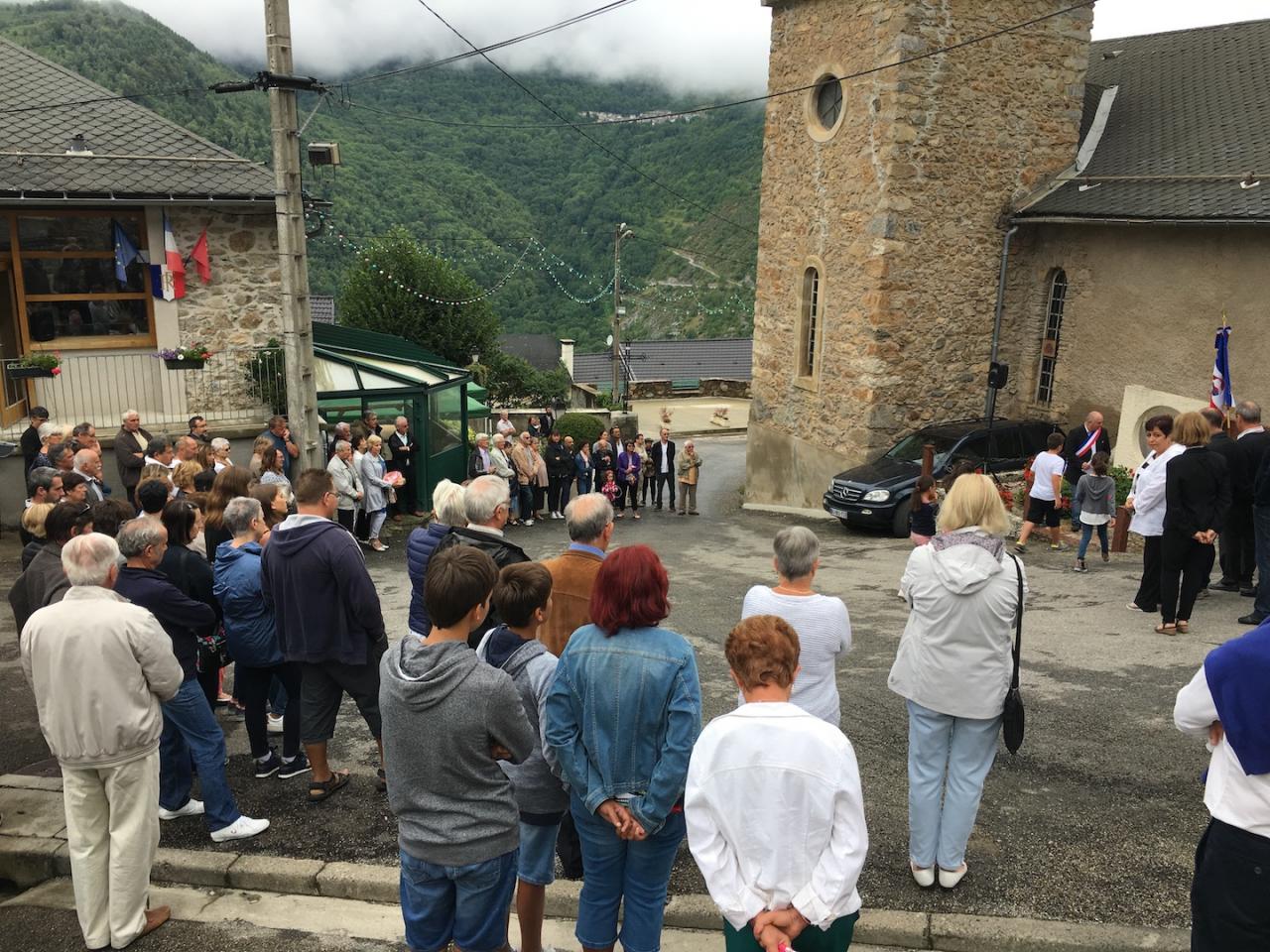 Hommage devant le Monument aux Morts